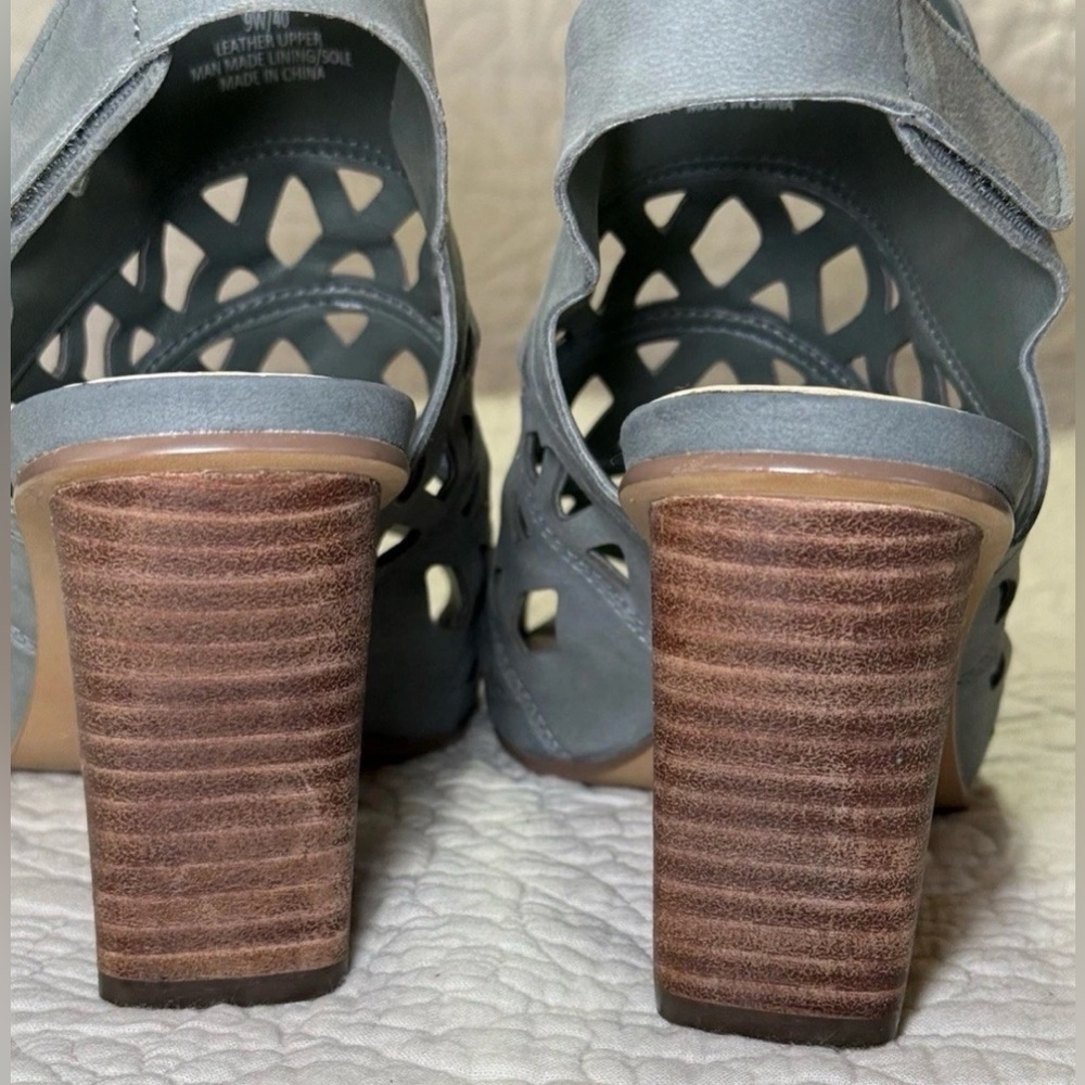 Vince Camuto Womens Size 9W Gray Deverly Cutout Nubuck Heeled Sandals Leather - Picture 7 of 10